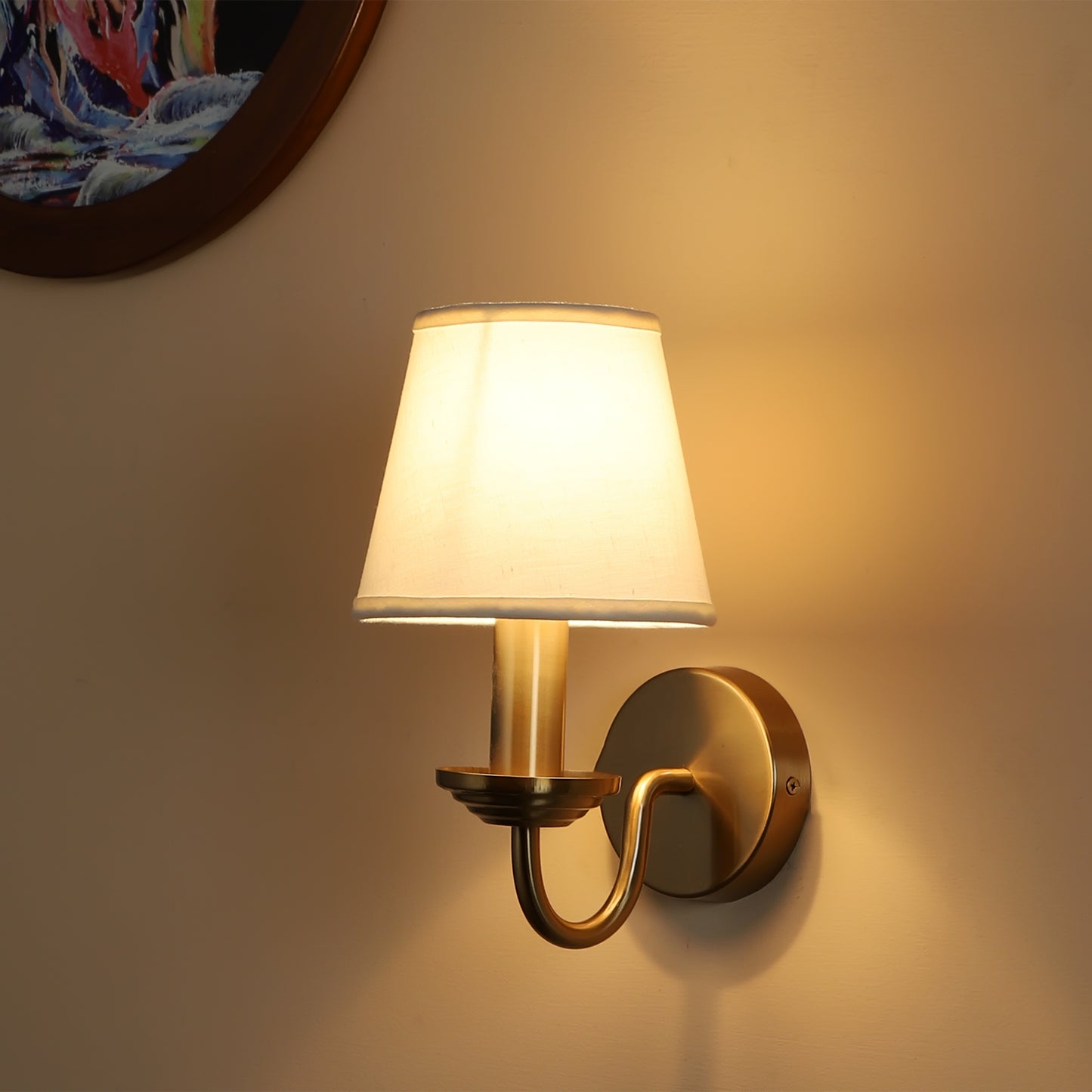 Round base with curve arm single Wall Light